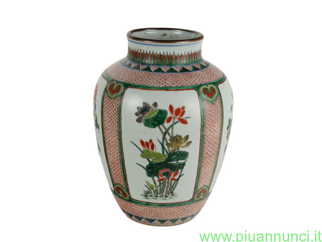Vaso in porcellana dipinto a smalti wucai   cina epoca shunzhi '1644 1661' - 1