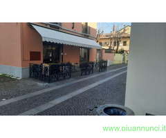 BAR DELIZIOSO ADATTO A RAGAZZA-2 AMICHE