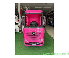Camion mercedes truck rosa