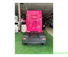 Camion mercedes truck rosa