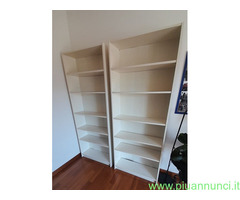 Libreria bianca in legno, sei ripiani