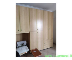 Armadio moderno largo legno chiaro 10 portelli