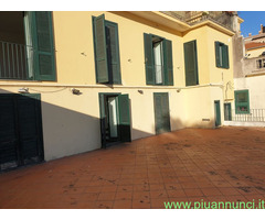 Appartamento mq220 Buono secondo piano