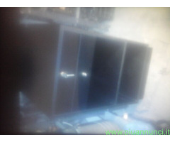 Cassettiera in laminato nero opaco con chiave
