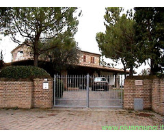 Villa bifamiliare mq270 Discreto piano terra