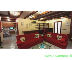 Villa bifamiliare mq270 Discreto piano terra