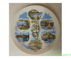 Piatti da muro in ceramica decorata città 32cm.
