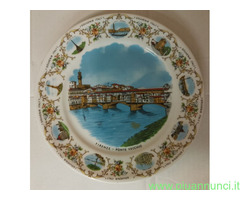 Piatti da muro in ceramica decorata città 32cm.