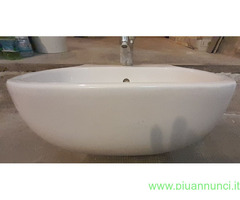 Lavandino Ceramica di forma Ovaloide bianco