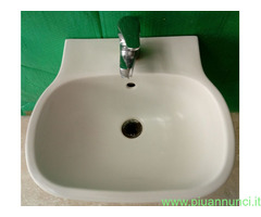 Lavandino Ceramica di forma Ovaloide bianco