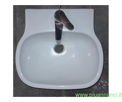Lavandino Ceramica di forma Ovaloide bianco