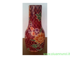 Vaso in legno decorato per fiori da tavolo