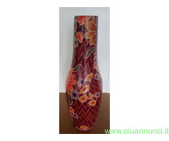 Vaso in legno decorato per fiori da tavolo
