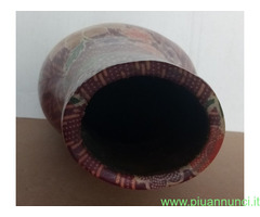 Vaso in legno decorato per fiori da tavolo