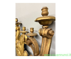 Antica coppia di grandi applique in legno dorato