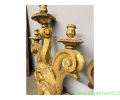 Antica coppia di grandi applique in legno dorato