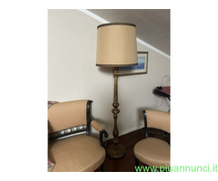 Lampada da terra in legno