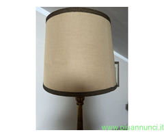 Lampada da terra in legno