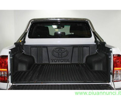 TOYOTA Hilux Cabina doppia 4x4 cambio manuale  SUV