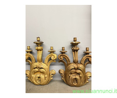 Antica coppia di grandi applique in legno dorato