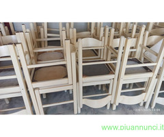 Sedia in legno con seduta ecopelle come nuove