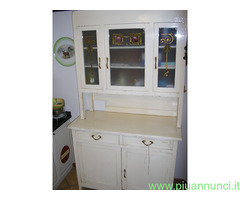 Credenza bianca e vetrinetta antica