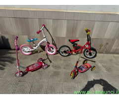 VENDO N. 2 PASSEGGINI TRICICLO € 150, 00 TOTALE