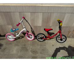 VENDO N. 2 PASSEGGINI TRICICLO € 150, 00 TOTALE