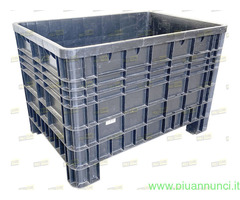 Cassoni o bins in plastica chiusi usati