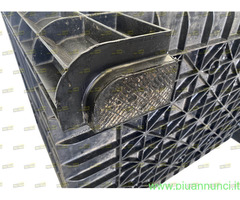 Cassoni o bins in plastica chiusi usati