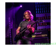 CorsoChitarrista professionista impartisce lezioni di chitarra Pop, Blues, Rock e Metal.