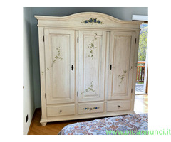Armadio decorato a mano