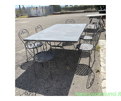 Grande tavolo in ferro battuto per esterno