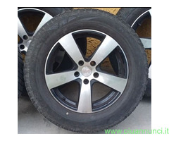 Cerchi in lega da 17 pollici con gomme invernali
