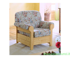 Poltrona con struttura legno e stoffa floreale